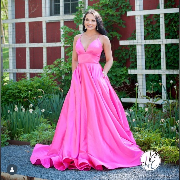 Prom dress - Picture 2 of 5